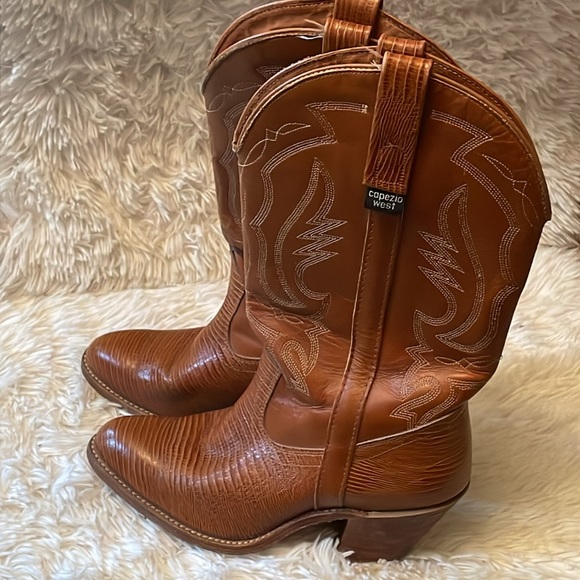 Capezio West Faux Leather Embroidered Heeled Western Cowboy Boots Size 9.5 - Picture 3 of 9